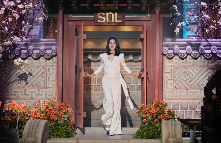 한가인, 금기 없는 자유부인…신동엽도 눈 질끈 감게 한 즉흥연기 (SNL코리아)