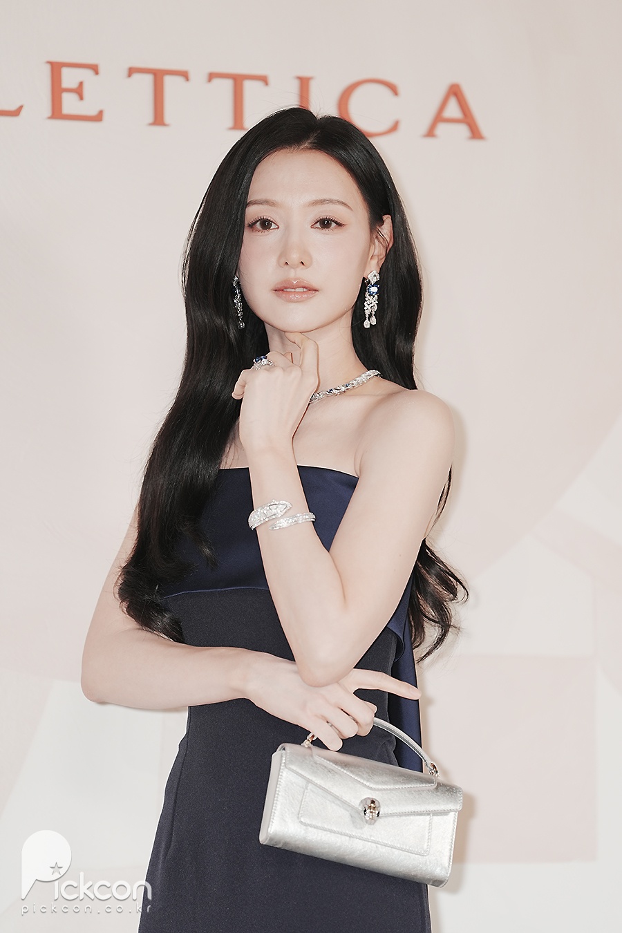 불가리 포토월 / 사진: 픽콘DB
