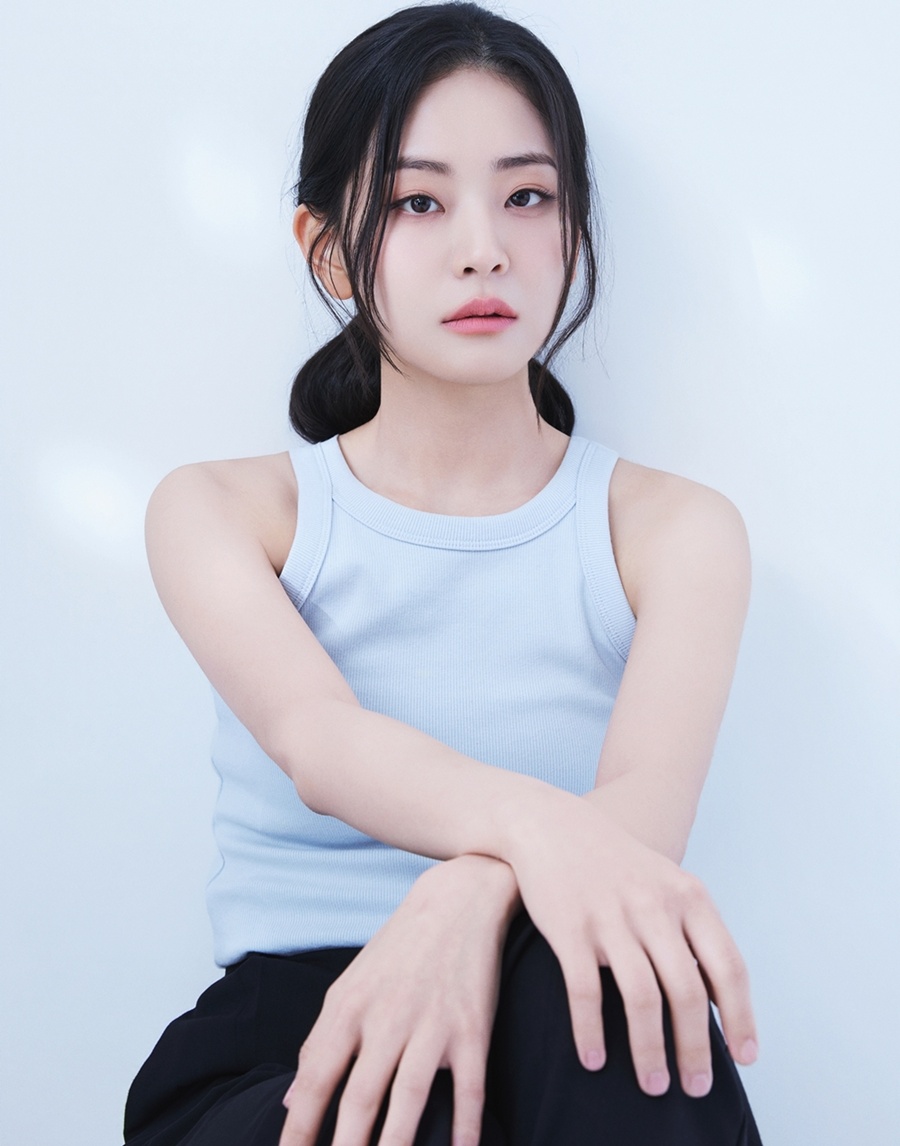 정수빈, 맑은 이미지 돋보이는 새 프로필 공개…열일 행보 예고