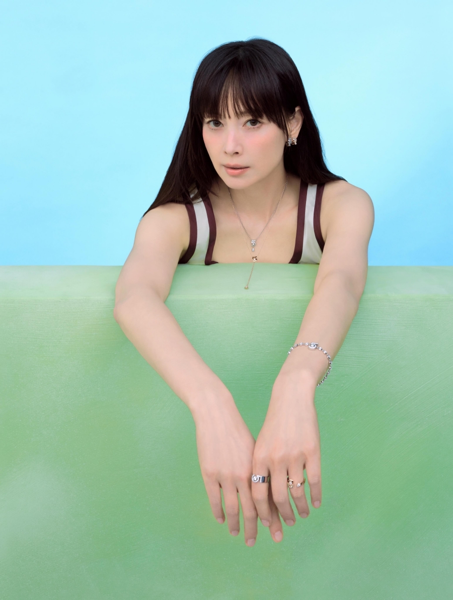 '원빈♥' 이나영, 나이 잊은 비현실적 미모…이게 'B컷' 맞나요?