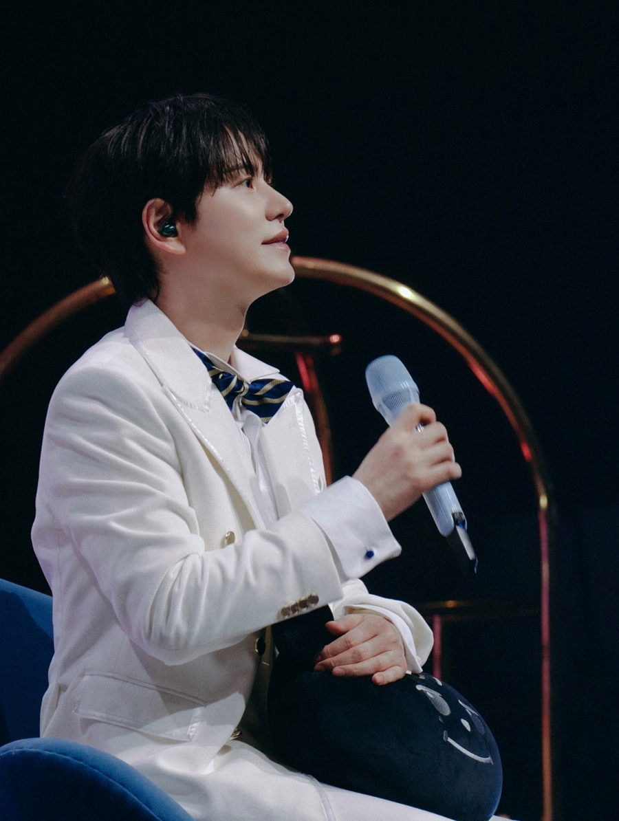 규현, 데뷔 20주년 기념 팬미팅 성료…슈퍼주니어 은혁 MC 지원사격