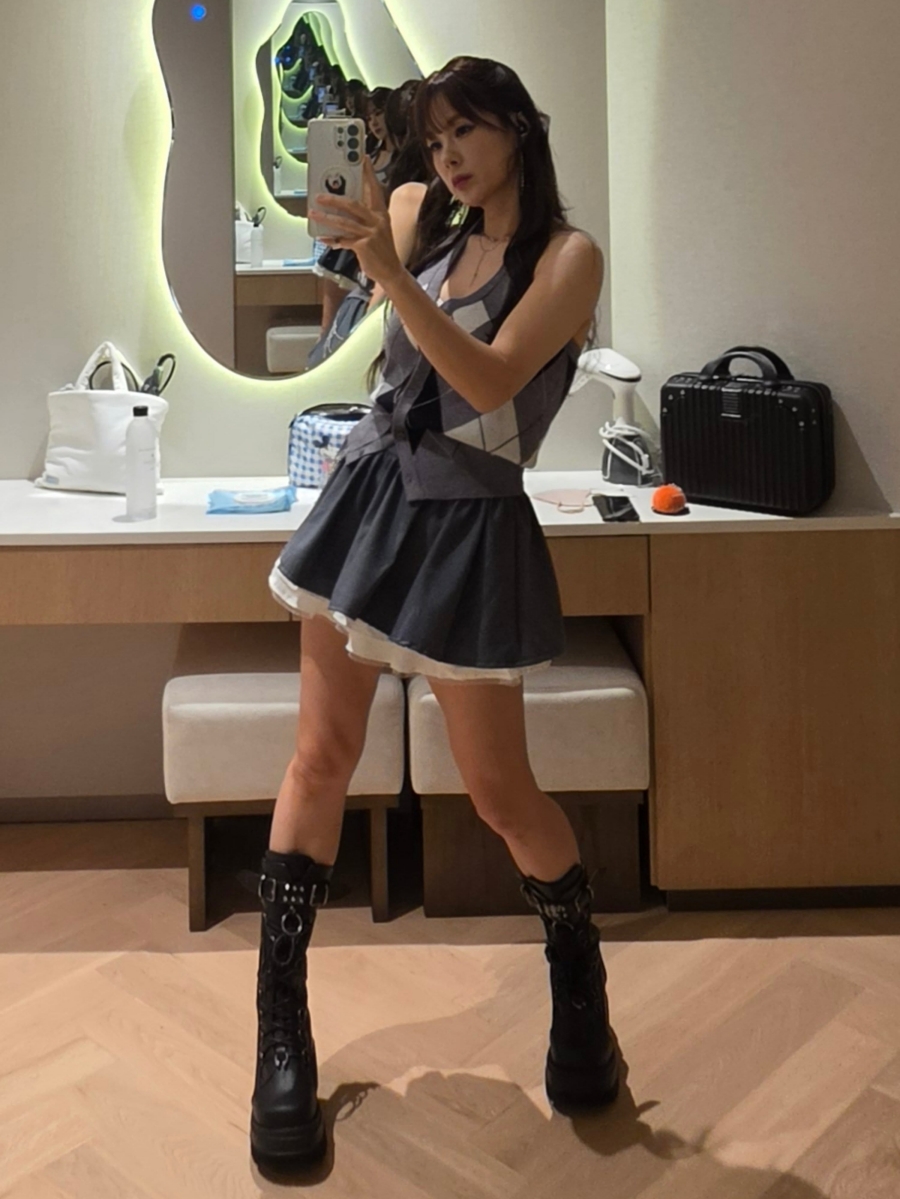 채연, 하루 걸러 하루 대시 받았다더니…동결건조된 듯 여전한 섹시 美