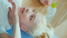 에스파 윈터, 감탄 자아낸 싱그러움…이온음료 광고 비하인드 컷 공개